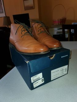 NEW CONDITION HOLLAND GRAND CHUKKAS. SIZE 10