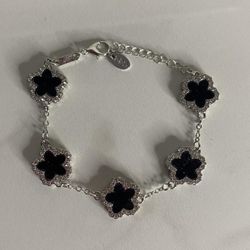 Rhinestone outlined flower bracelet. Black & Silver. Clover style bracelet  6.6inches + 2inches for adjusting (6)72