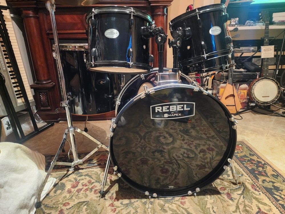 Complete 5 Pc. Drum Set W Cymbals/stool