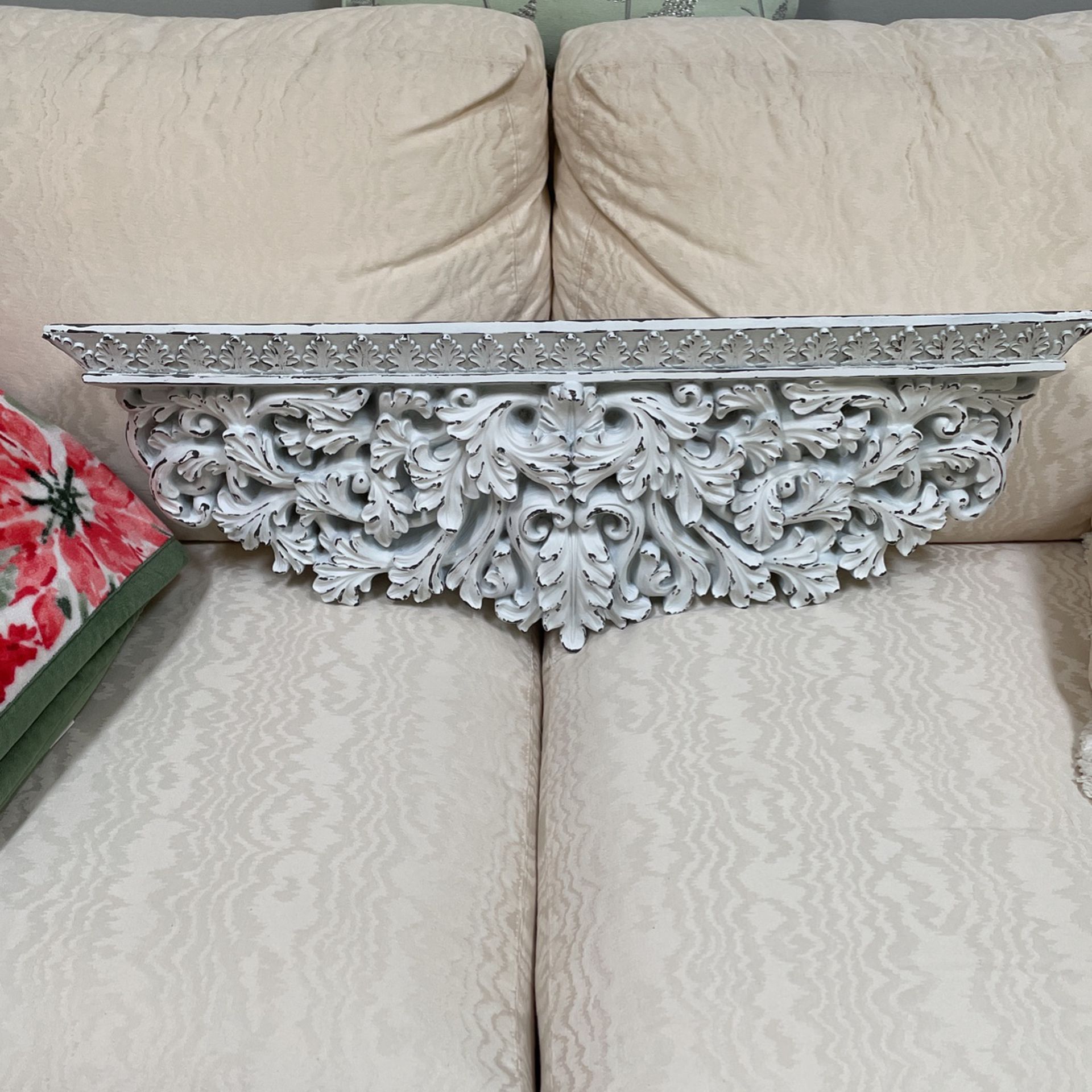 Ornamental shelf