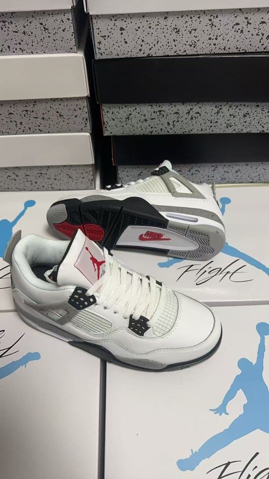 AJ4“White Oreo”
