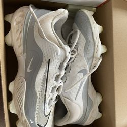 nike baseball cleats size 10 in men’s worn three times.
