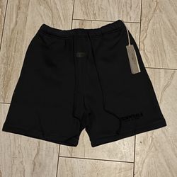 Black essentials shorts