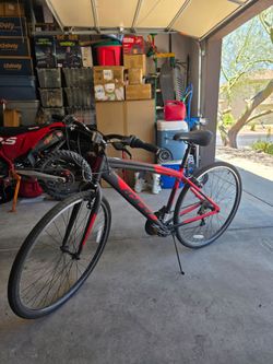 Hyper Spin Fit 700c Bicycle Black/Red