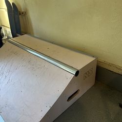 Small skate ramp