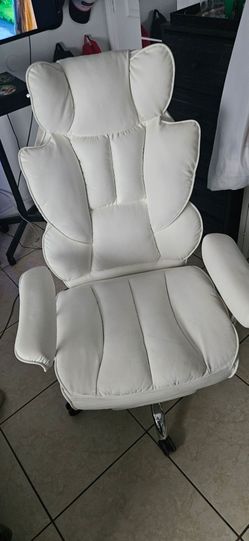 White Office, Computer, gaming chair