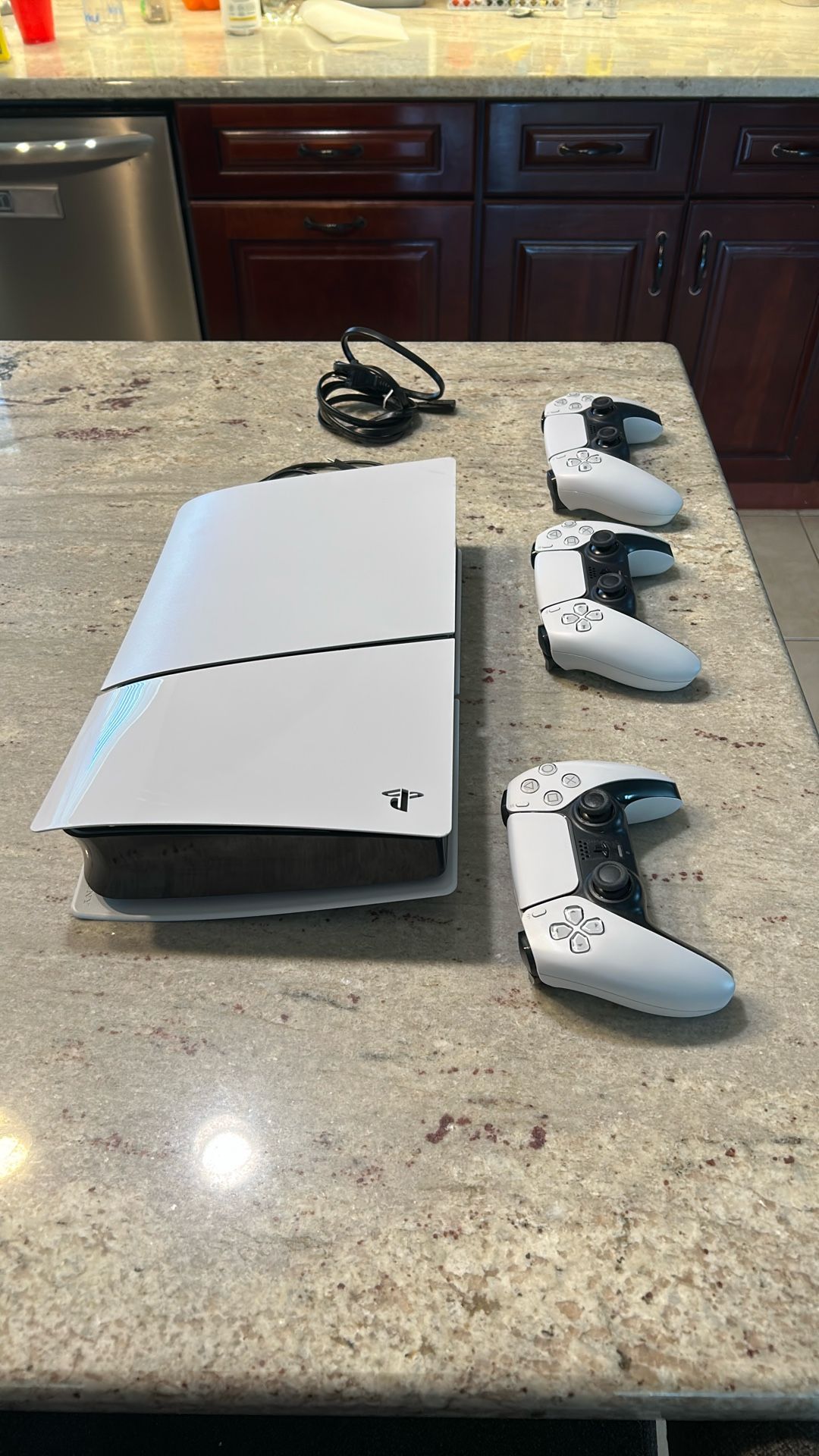 PlayStation 5 Slim Digital + 3 Dualsense Controllers