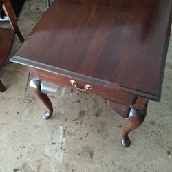 End Table With Drawer Great Condition 