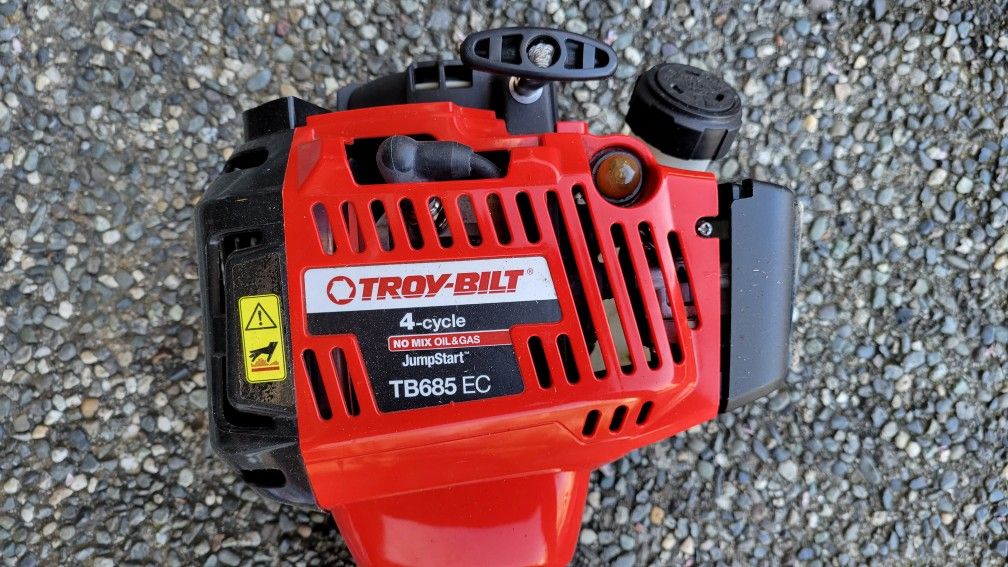 Troy Bilt TB635EC weedeater/trimmer