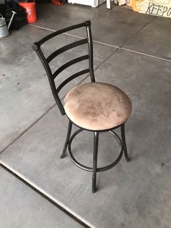 Nice Stool. Great For Playing Guitar. No Damage  