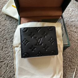 LV men’s wallet 