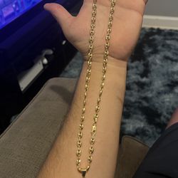 I sell Gucci gold chain 18 Italy