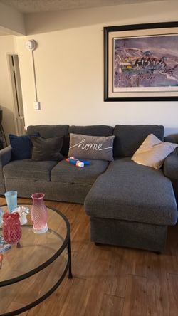 3 seat couch / pull out section