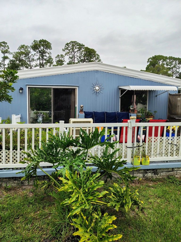House fully Furnished, 1 Bed, 1 Bath, 55+ Community, 793.00 For Lot , Cash $19.000