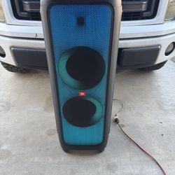 JBL Party Box 1000 (1100 WATTS) Like New 
