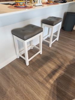 Set of 2 Cushioned Bar Stools