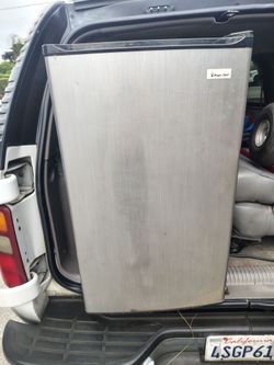 Mini refrigerator