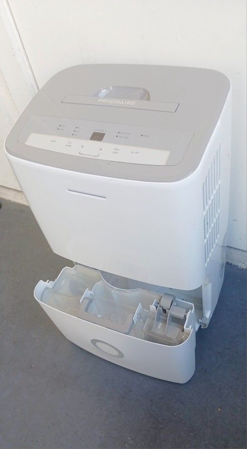 FRIGIDAIRE DEHUMIDIFIER