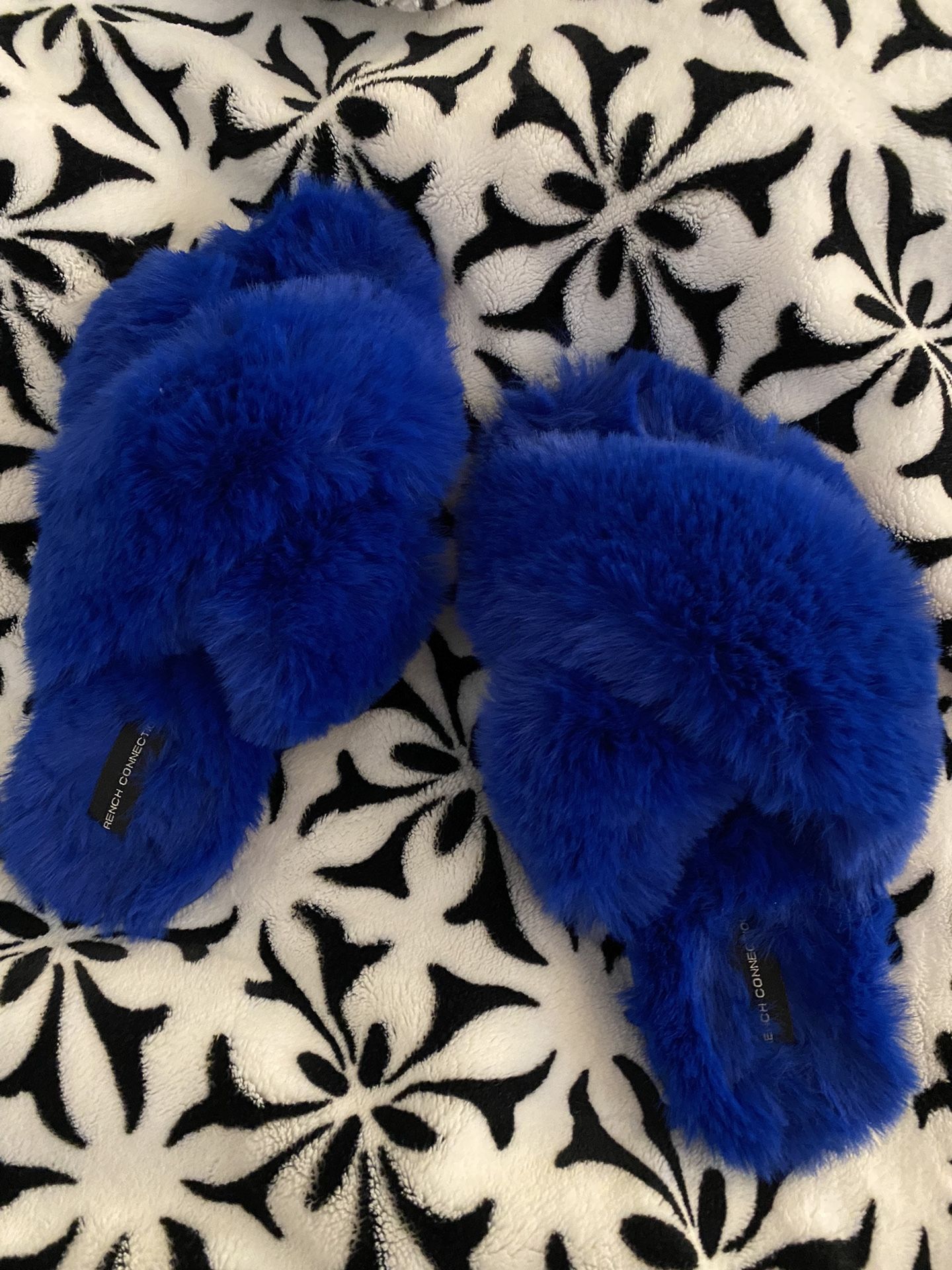 Fuzzy Slippers Royal Blue Women’s Size 7/8