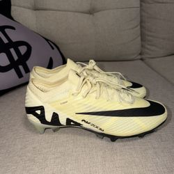 Nike Soccer Cleats / Zoom Mercurial Soccer Cleats Cream/Black – Lightweight Elite Boots