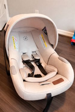 Maxi Cosi Infant Carseat And Base