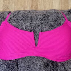 Women’s - Size Medium - Fuchsia bralette bikini top