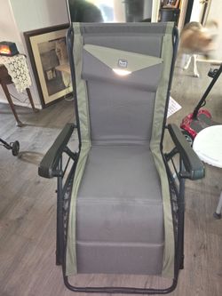 Timber Ridge Zero Gravity Lounger With side table and adjustable head rest