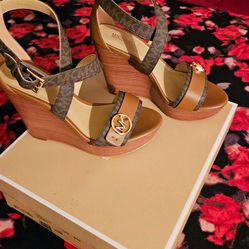 MK Womens Wedges Size 6 