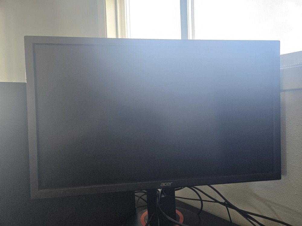 Monitor,  mouse, mic , rgb mouse pad, face cam, keyboard