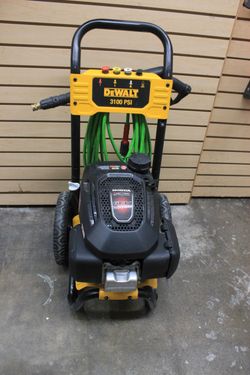 DeWalt 3100 Psi Honda Engine Pressure Washer