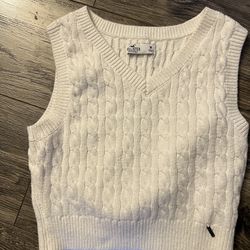 Hollister Cropped Sweater Vest Size Medium - White