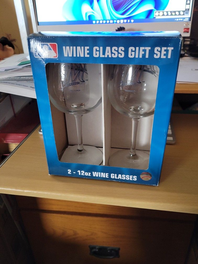 MLB Milwaukee Brewers 12oz Wine Glass Set