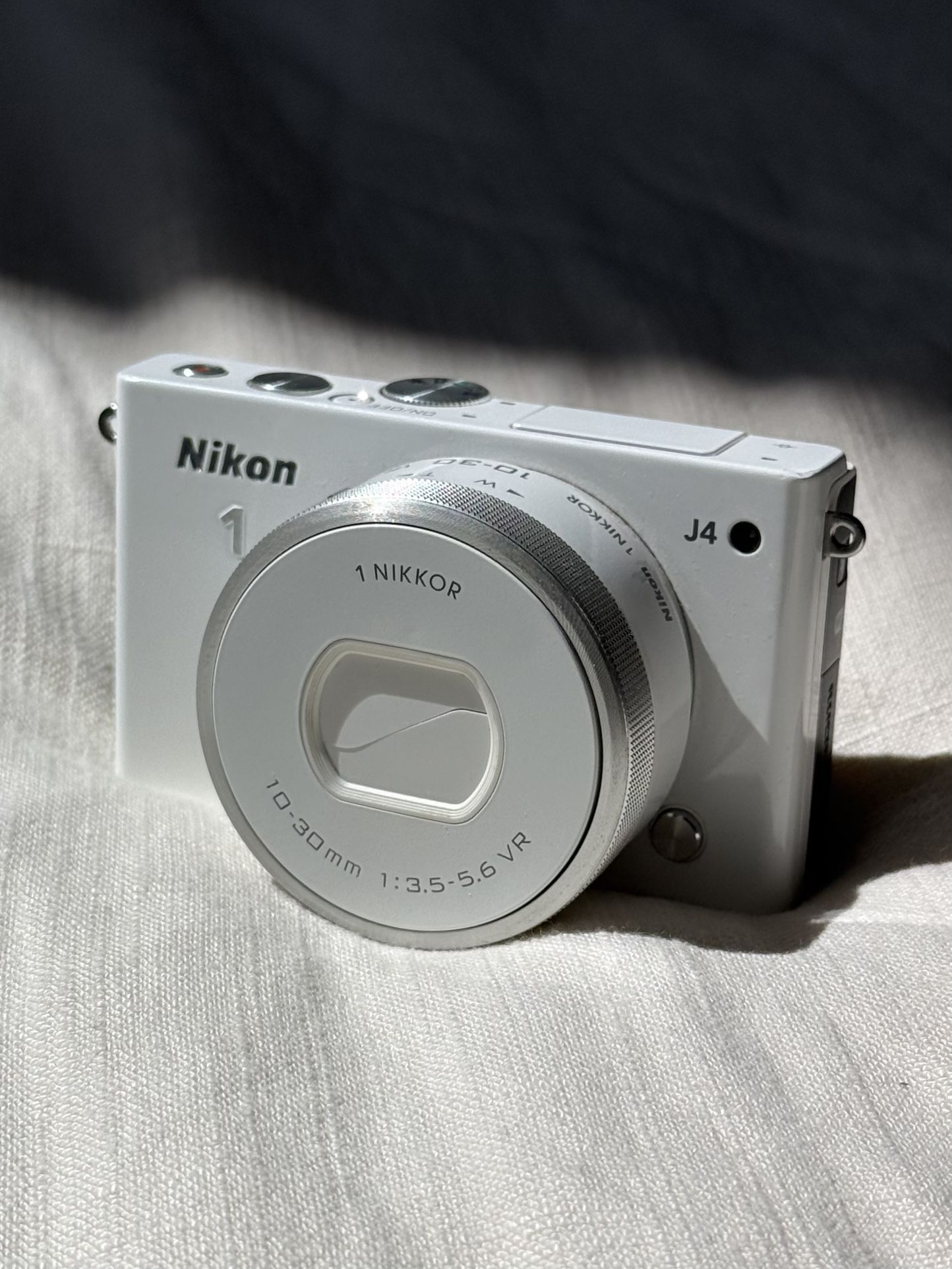 Nikon 1 J4 Mirrorless Digital Camera
