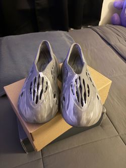 Barely worn 70$ hit me if interested grey Yeezy foam runners size 11 OBO