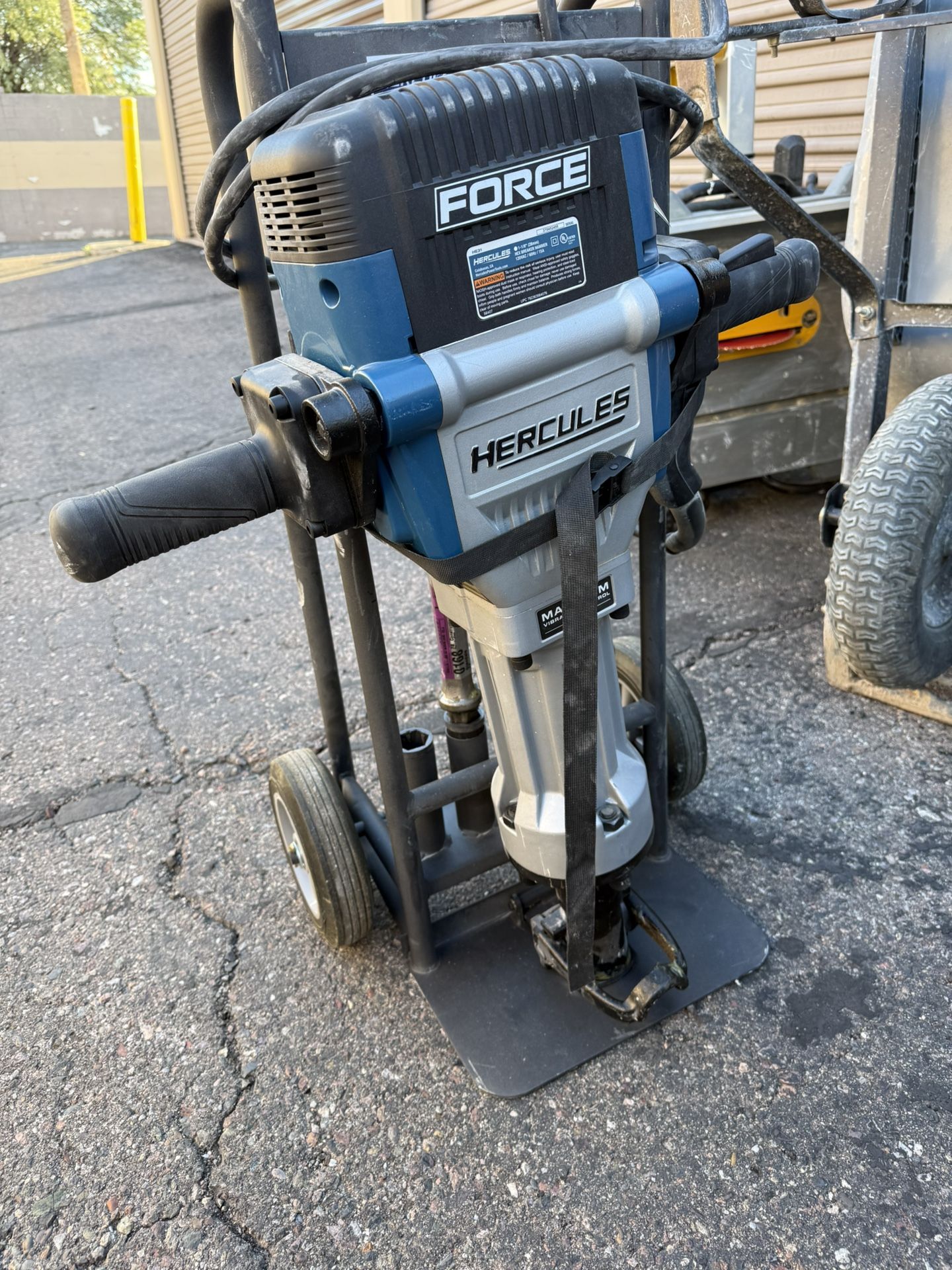 Jack Hammer with car and three bits