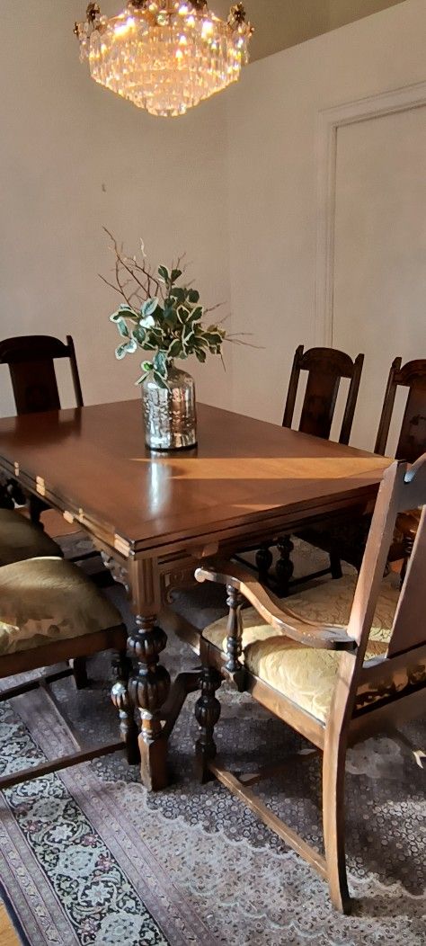 Vintage Antique Wood Dining Table Set 38" x 56" (Extends To 38" x 92" With Leaves) & 6 Chairs
