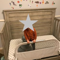 Simmons Convertible Crib And Dresser