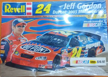 JEFF GORDON 1:24 SCALE MODEL UNOPENED