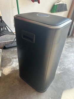 Black Touchless pedal Trash Can