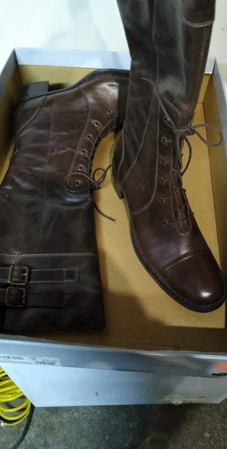 New women's boots Size 10