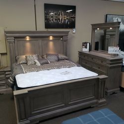 BEAUTIFUL KING BEDROOM SET 4PCS 