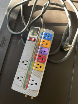 Monster Cable PowerCenter Audio/Video Surge Protector (MPAV700RP) (MP AV700 RP)