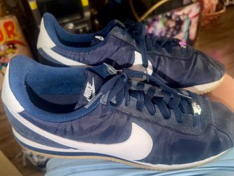 Preowned men’s size 12 sneakers in good condition located off lake mead and Simmons area asking $20
