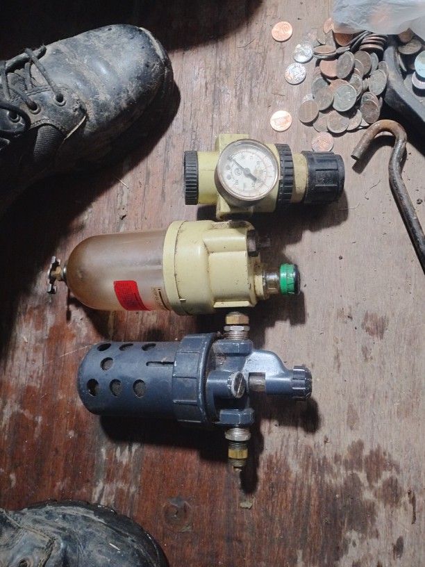 Newark In Line Lubricator C.A. Norgren Water Separator And A Regulator