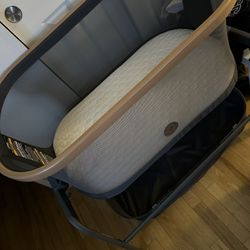 For Sale: Maxi Cosi Iora Bedside Bassinet Graphite  
