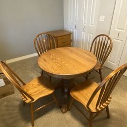 Oak Dining Table With 2 Leaves And 4 Chairs 