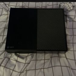 Xbox One With Wires And Controller