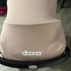 Doona Infant Car seat W/base 