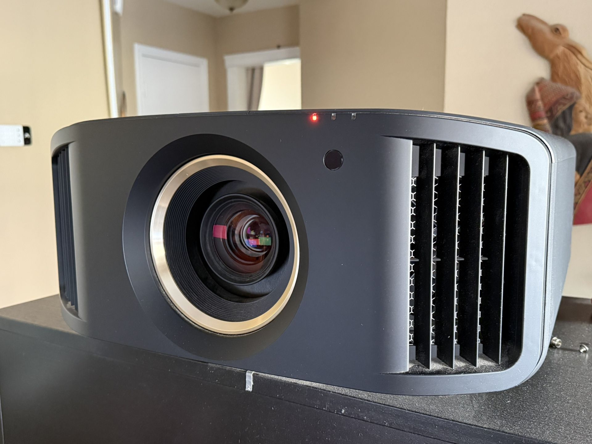 JVC DLA-RS2000 4K Projector + Screen Innovations 115” Black Diamond Zero Edge G2 16:9 Projector Screen