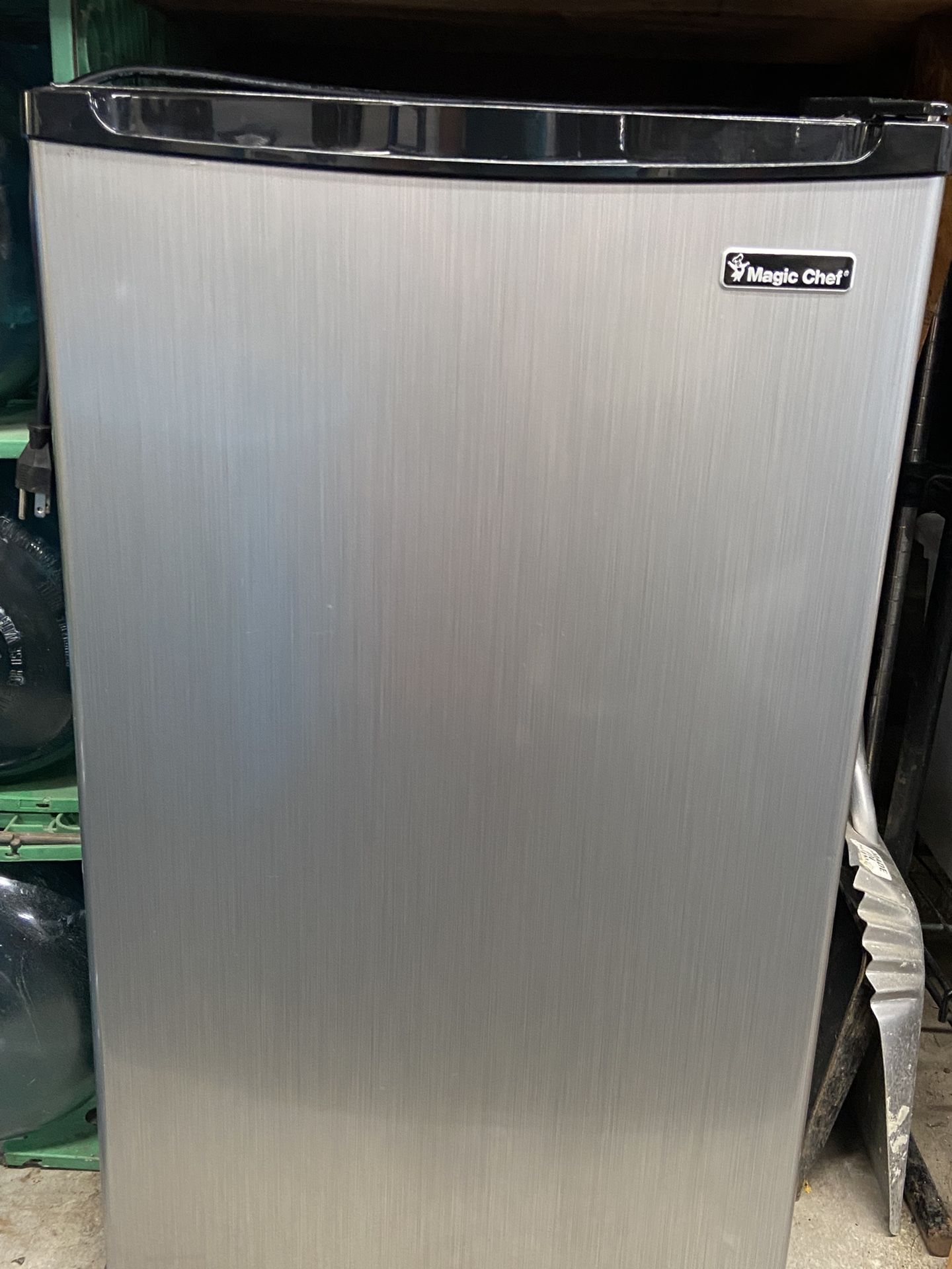 Magic Chef Refrigerator/Frizzier 4.4 Cubic Foot